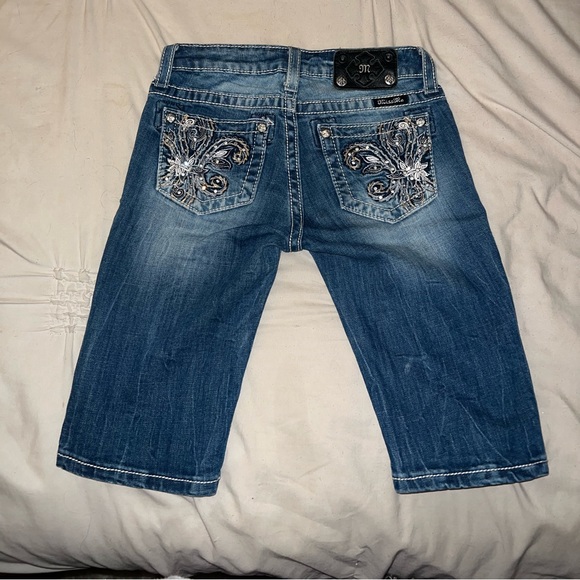 Bermuda Miss Me Shorts - Picture 1 of 4